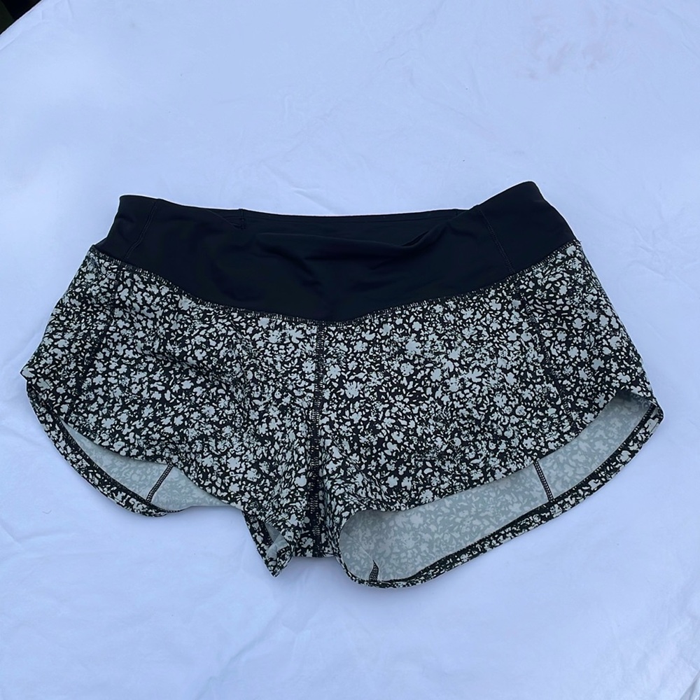 Lululemon Speed Up Low-Rise Lined Short 2.5" Venture Floral Alpine Size 4